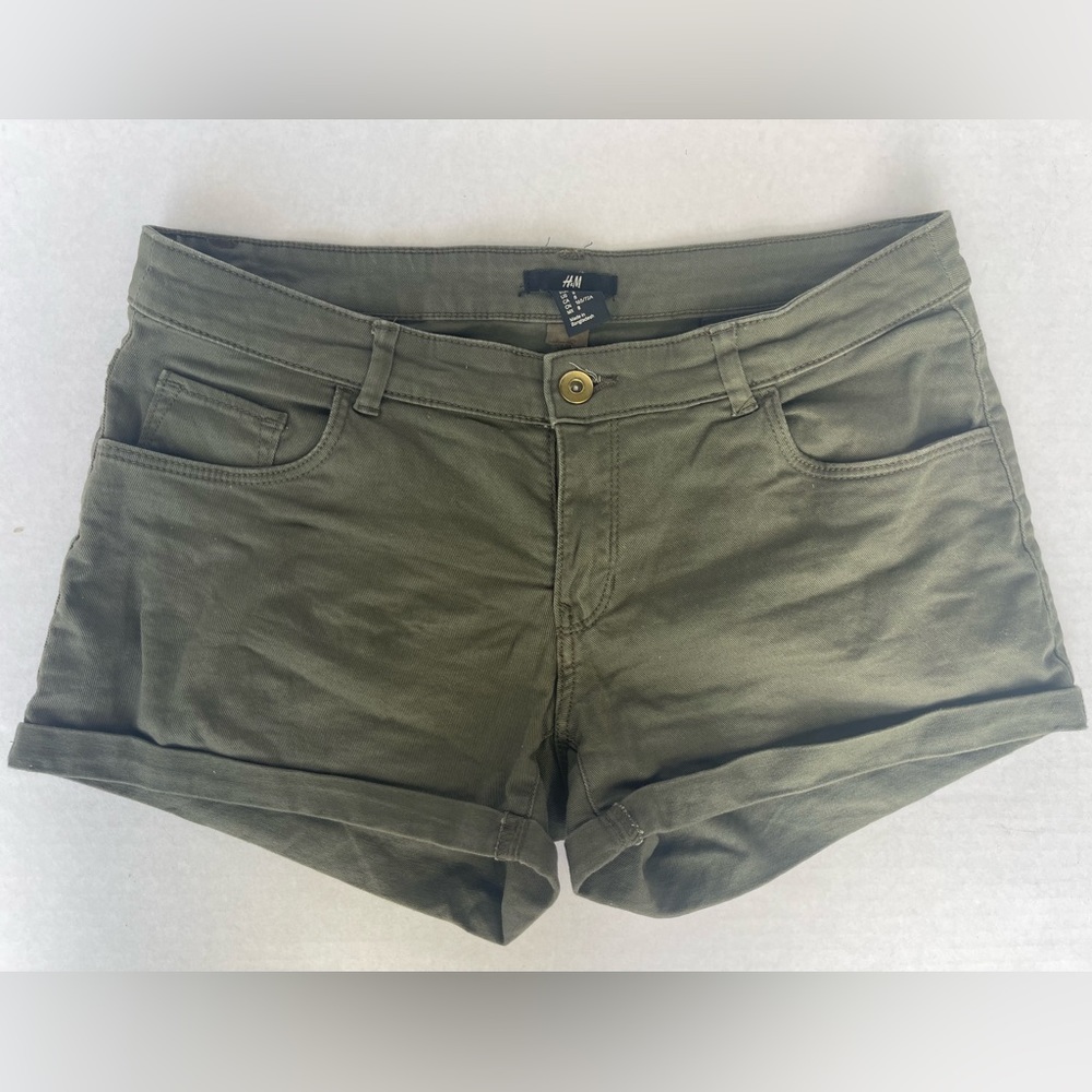 Womens H&M Olive Green Shorts size 8
